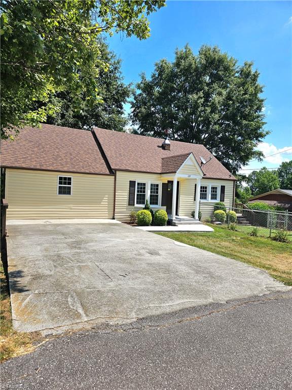 127 Waterfalls Lane