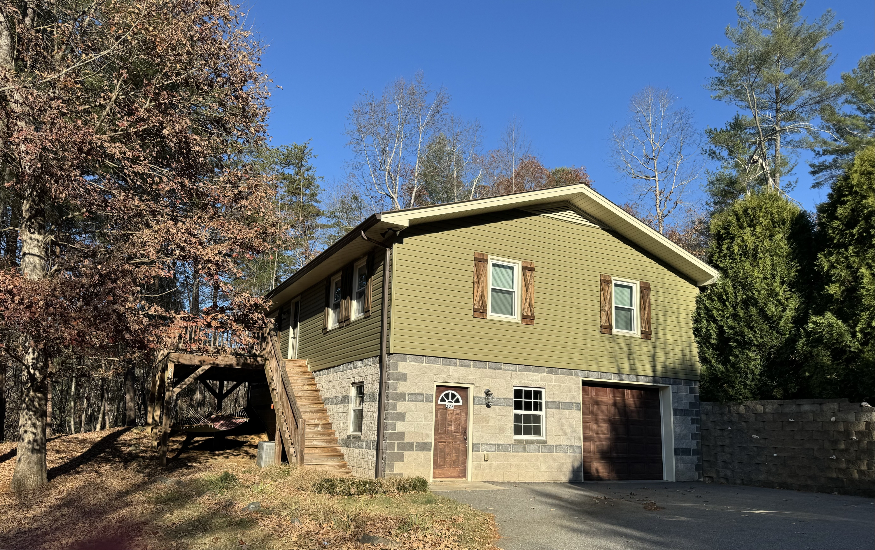 225 Darnell Lane